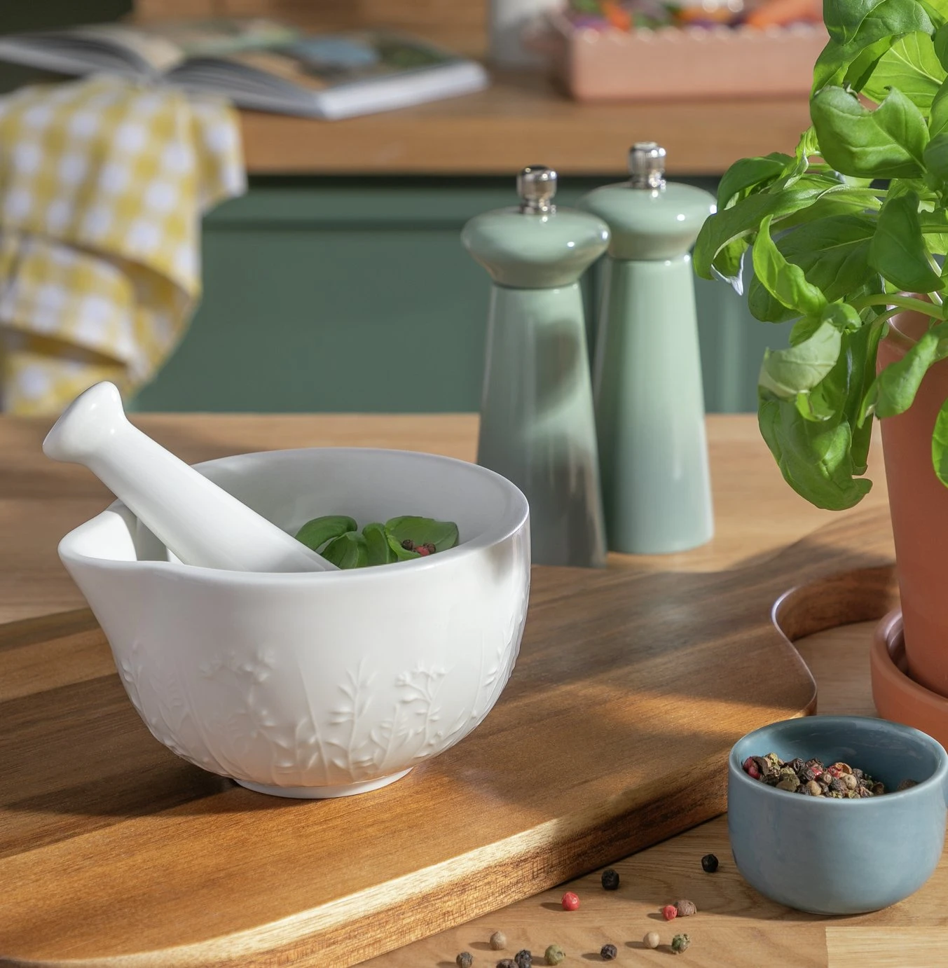 Habitat Herbalist Pestle And Mortar - White 2 Habitat Herbalist Pestle And Mortar - White - Image 2