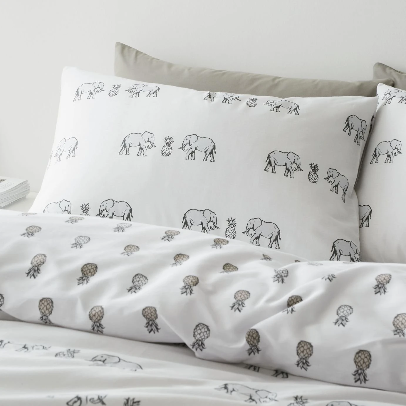 Pineapple Elephant Tembo Natural Bedding Set - King 4 Pineapple Elephant Tembo Natural Bedding Set - King - Image 4