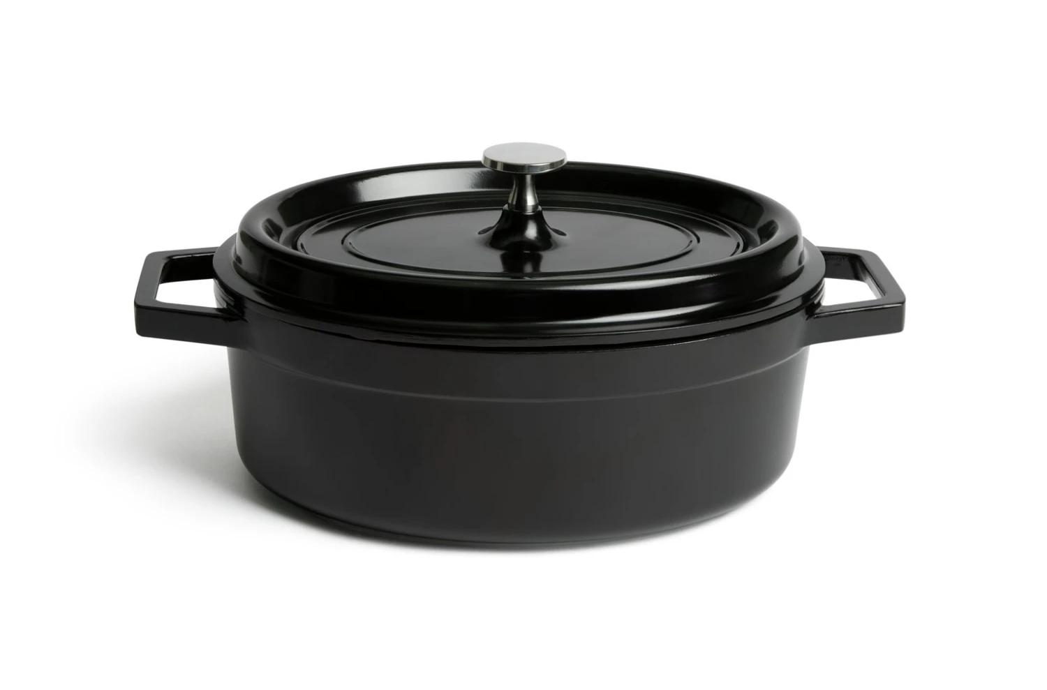 Habitat 3.6 Litre Cast Aluminium Casserole Dish - Black 1 Habitat 3.6 Litre Cast Aluminium Casserole Dish - Black