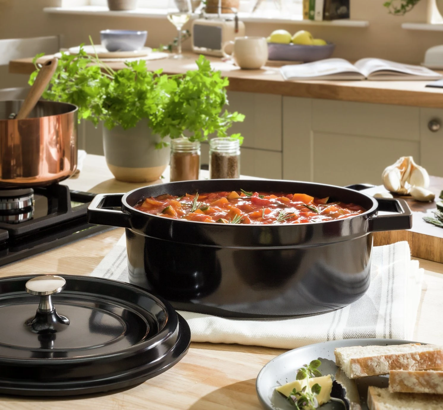 Habitat 3.6 Litre Cast Aluminium Casserole Dish - Black 2 Habitat 3.6 Litre Cast Aluminium Casserole Dish - Black - Image 2
