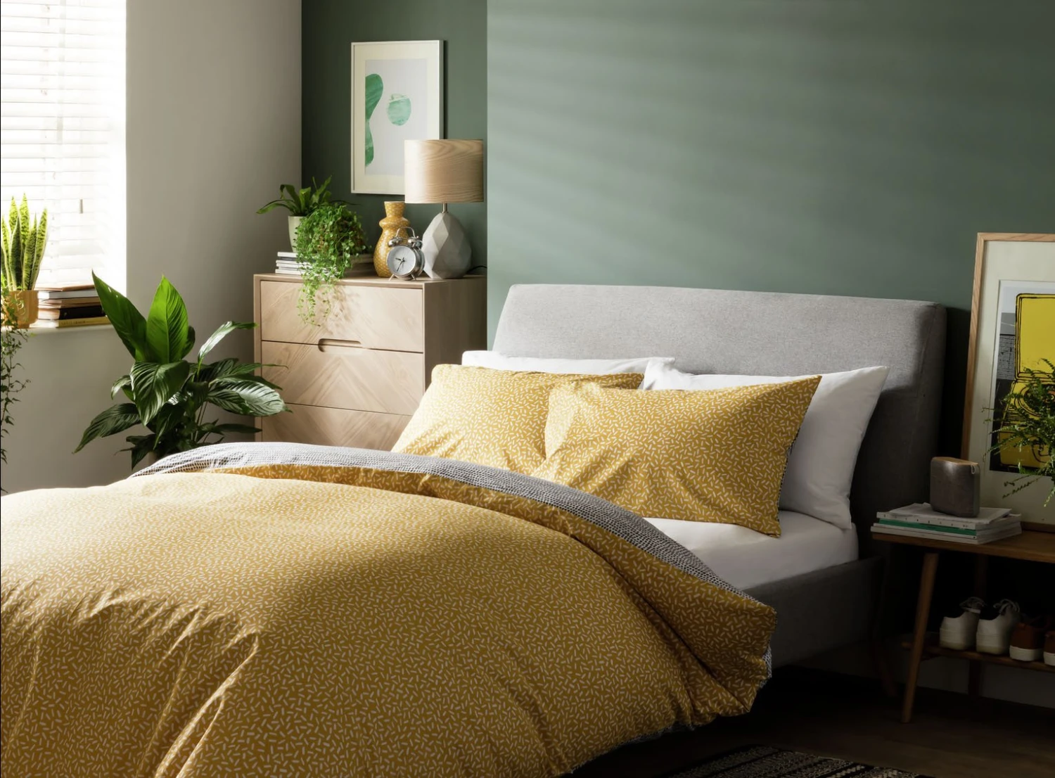 Habitat Betsy Yellow & White Reversible Bedding Set - Single 1 Habitat Betsy Yellow & White Reversible Bedding Set - Single
