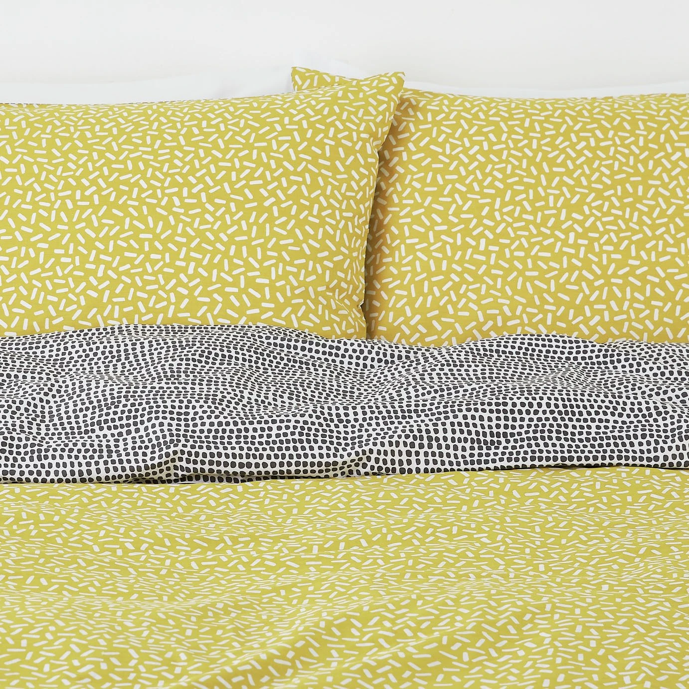 Habitat Betsy Yellow & White Reversible Bedding Set - Single 6 Habitat Betsy Yellow & White Reversible Bedding Set - Single - Image 6