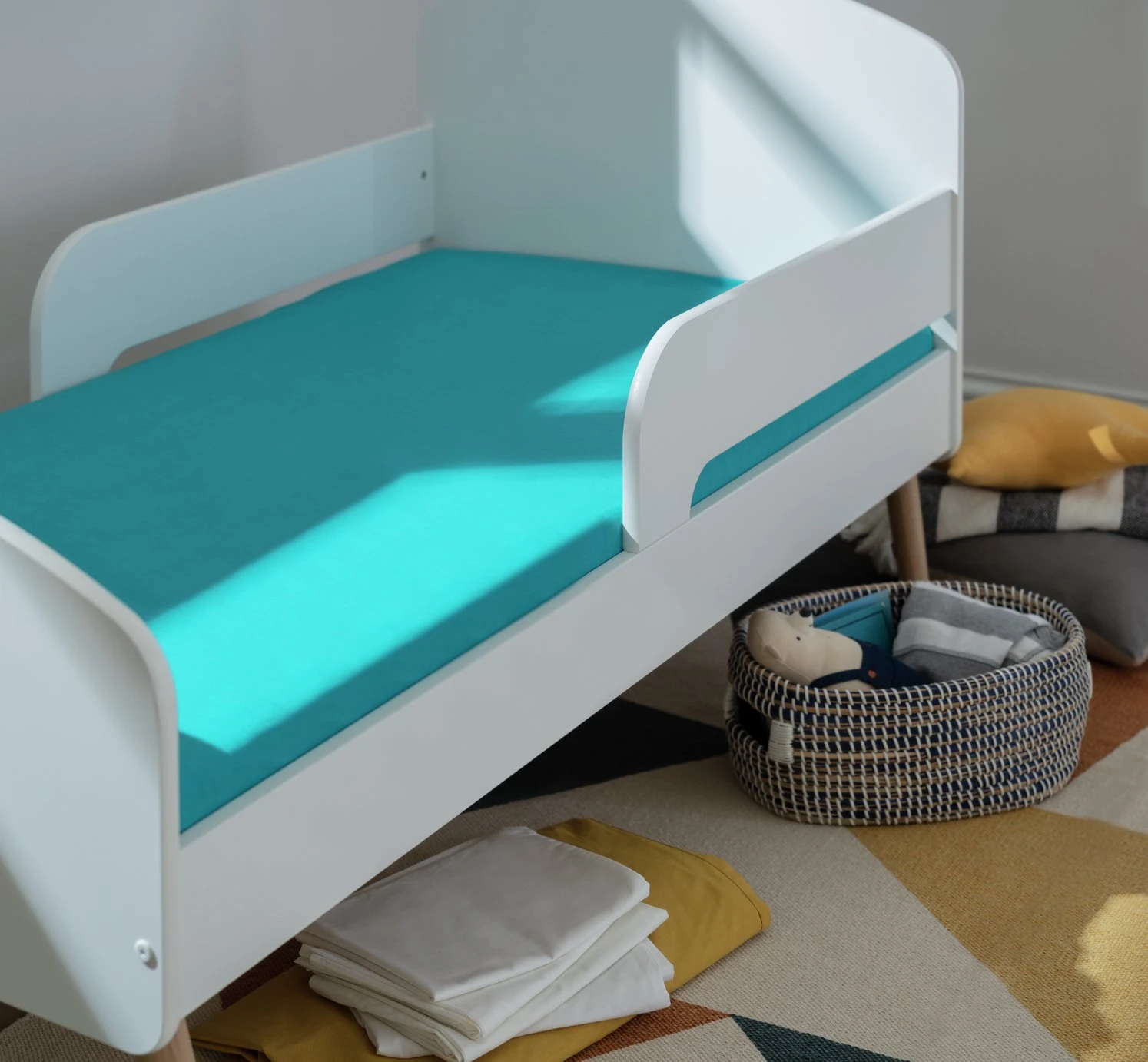 Habitat Kids Colourful Shapes 2 Pack Fitted Sheets - Cot 2 Habitat Kids Colourful Shapes 2 Pack Fitted Sheets - Cot - Image 2