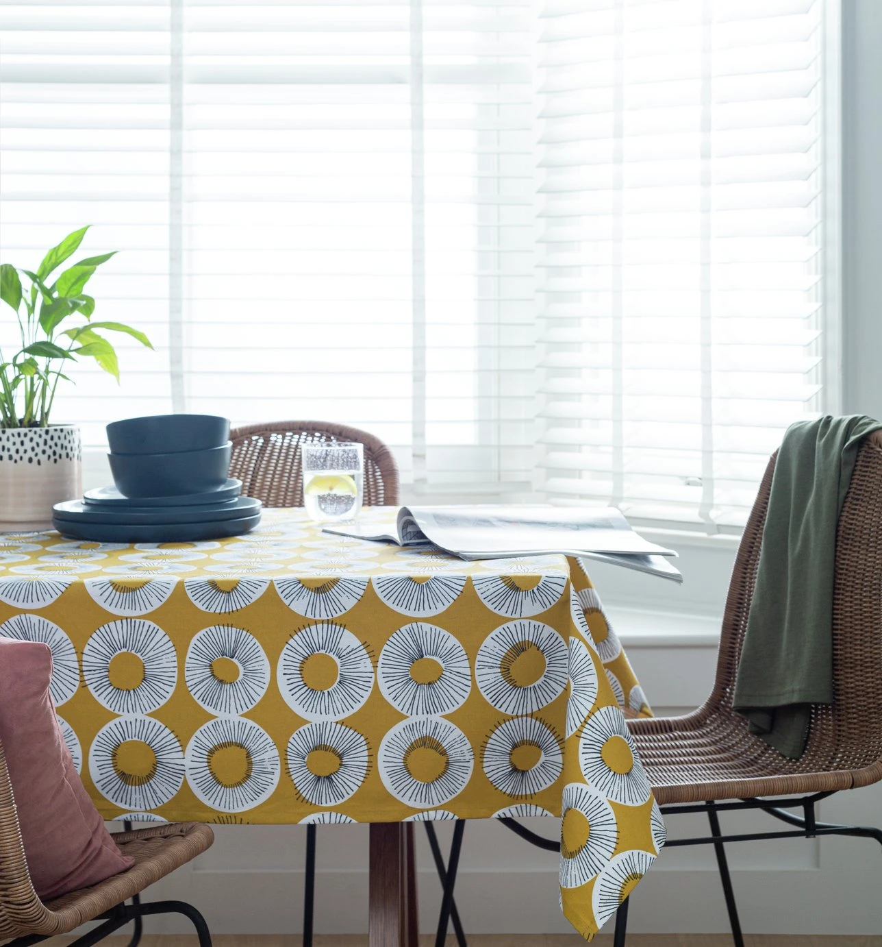 Habitat Evelyn Wipe Clean Tablecloth - Multicoloured 2 Habitat Evelyn Wipe Clean Tablecloth - Multicoloured - Image 2